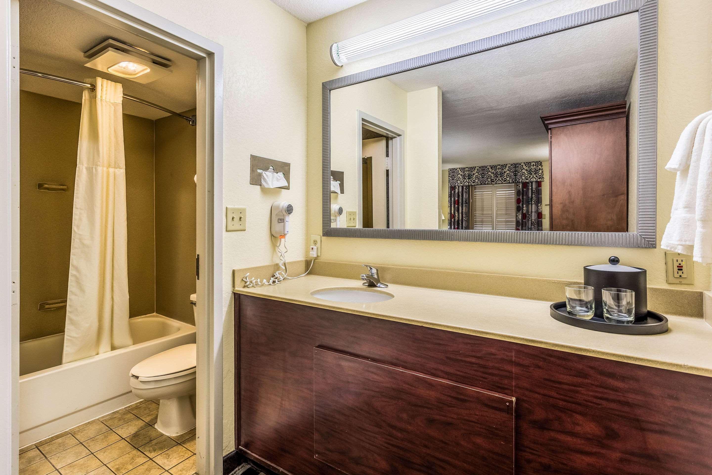 Clarion Pointe Huntsville Research Park Bagian luar foto