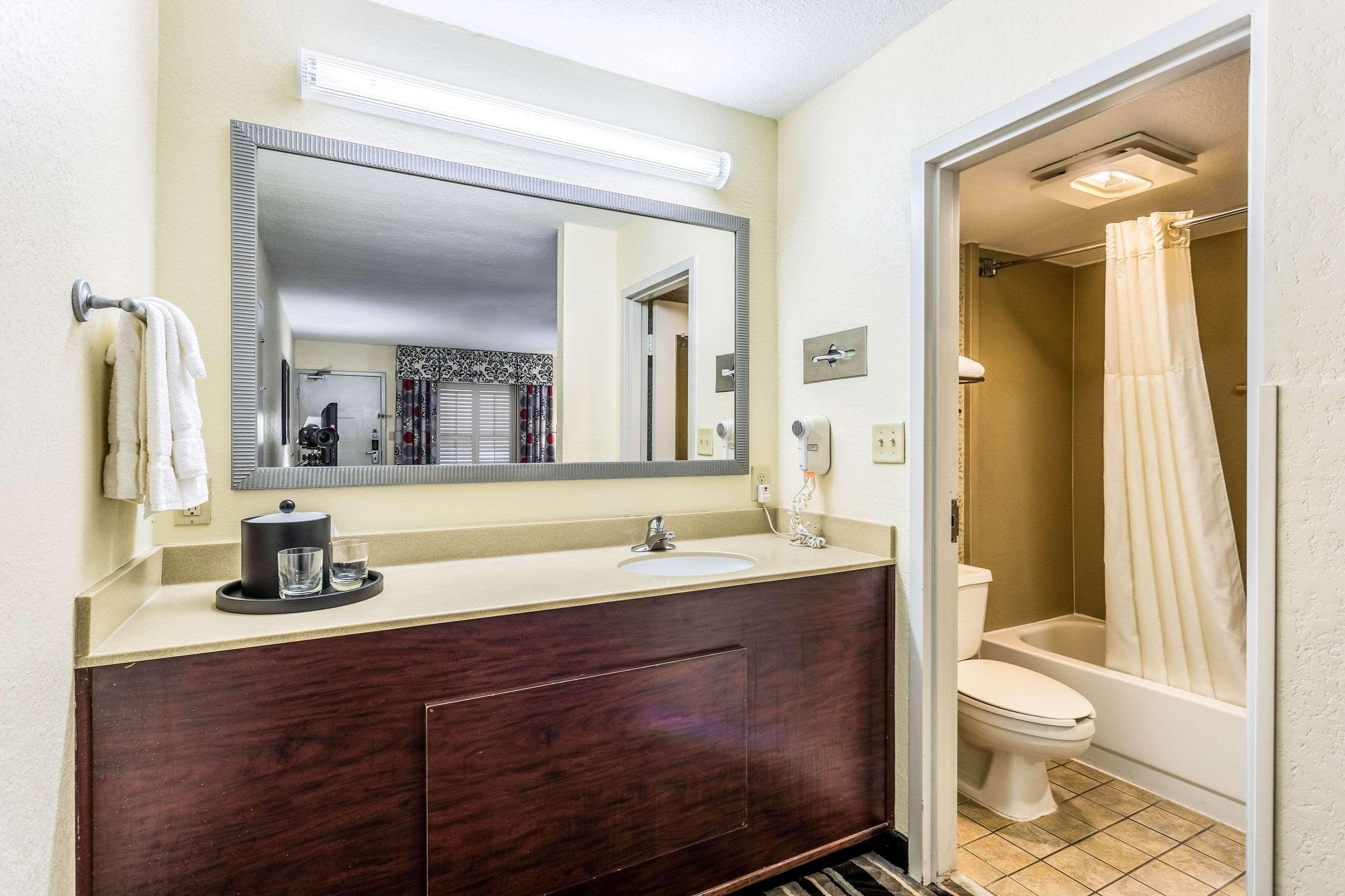 Clarion Pointe Huntsville Research Park Bagian luar foto