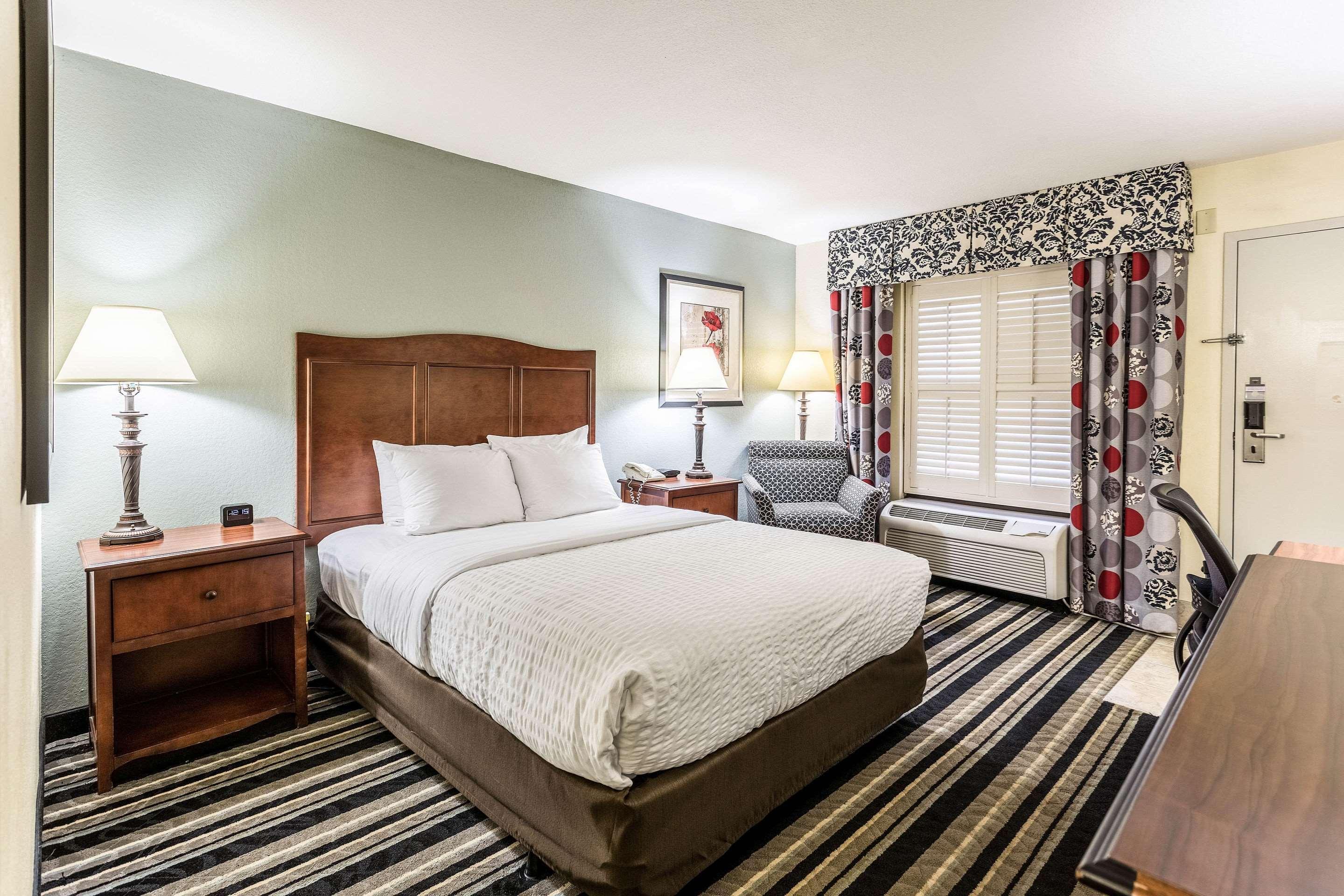 Clarion Pointe Huntsville Research Park Bagian luar foto
