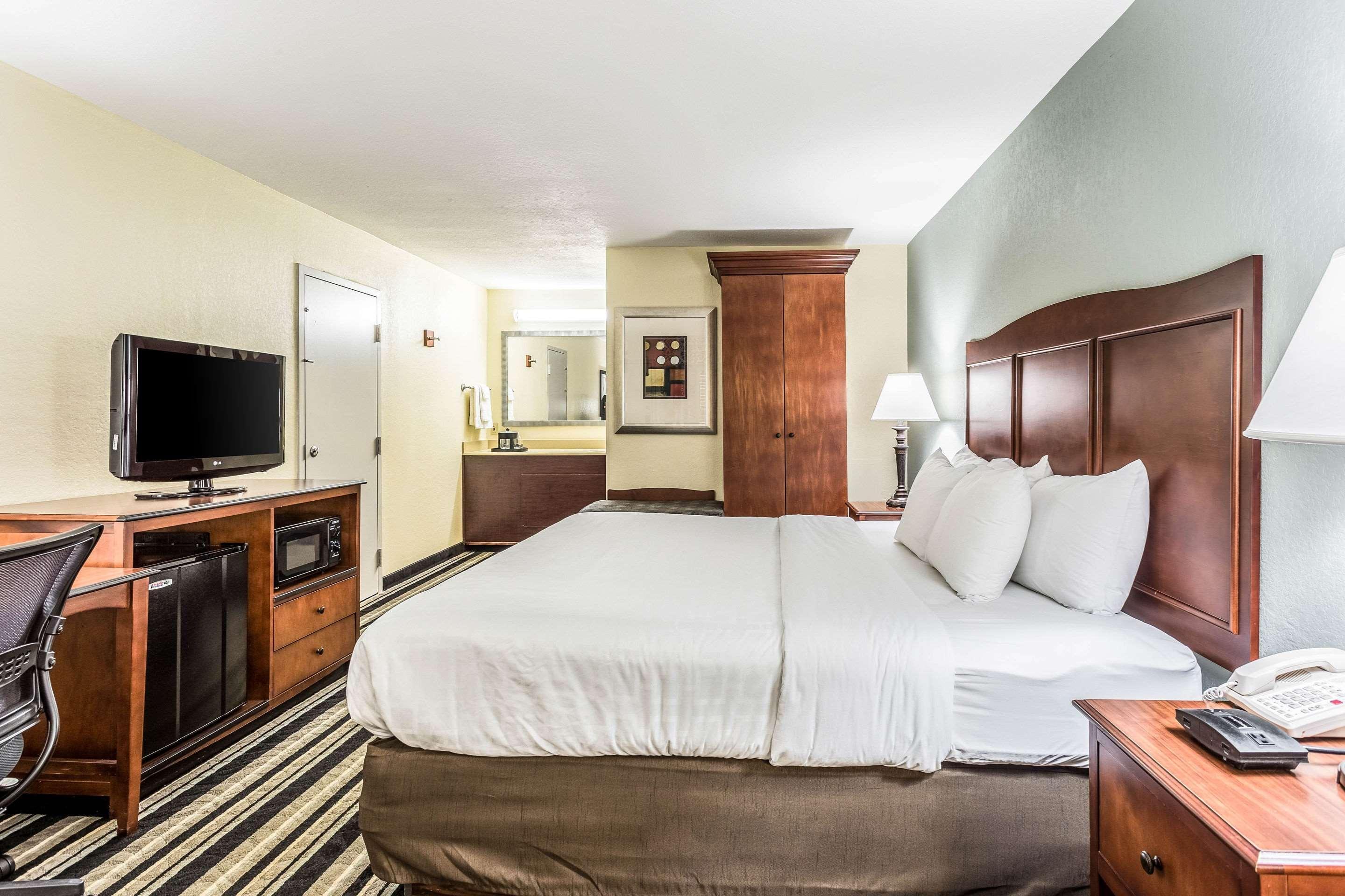 Clarion Pointe Huntsville Research Park Bagian luar foto