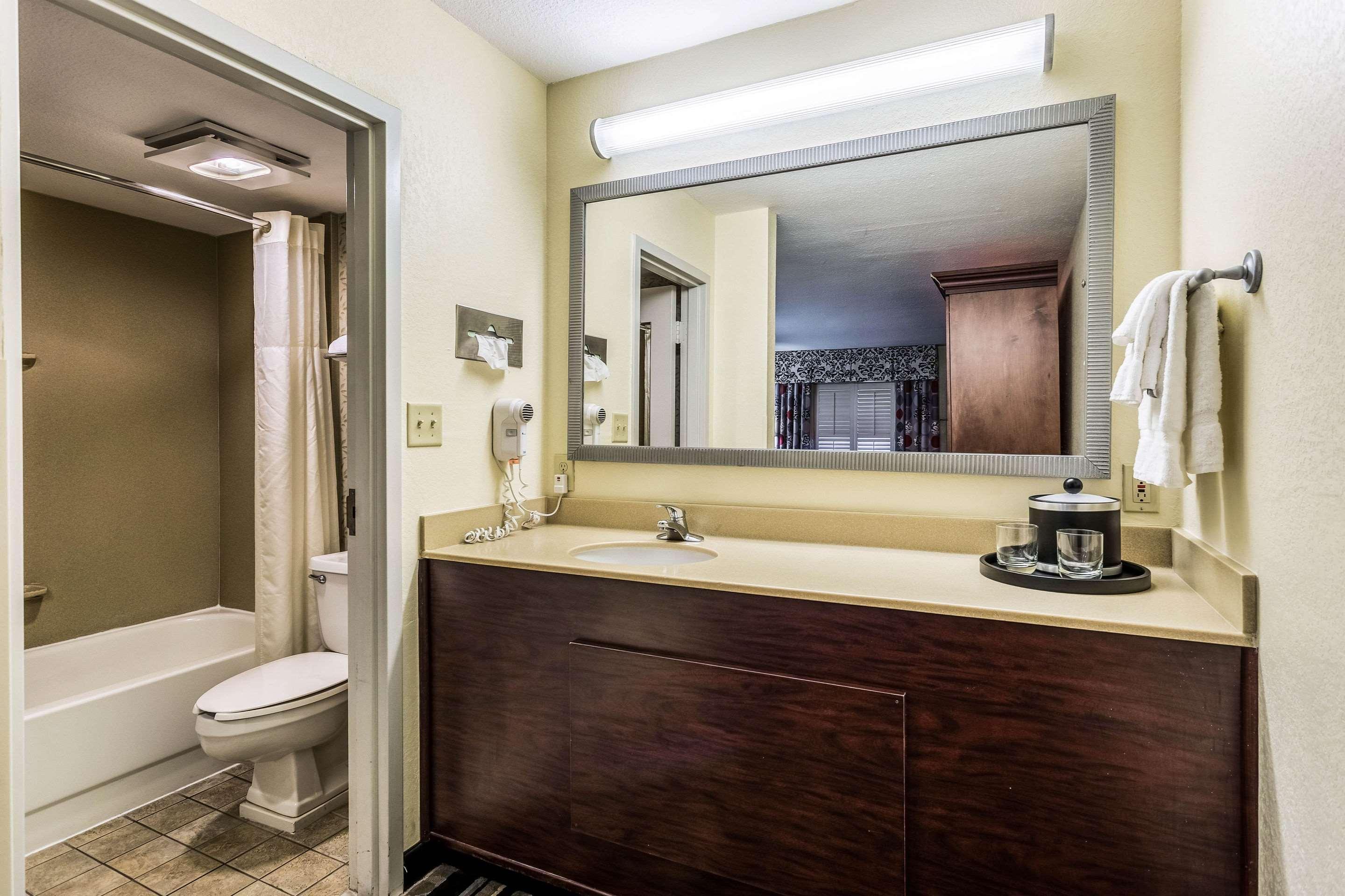 Clarion Pointe Huntsville Research Park Bagian luar foto