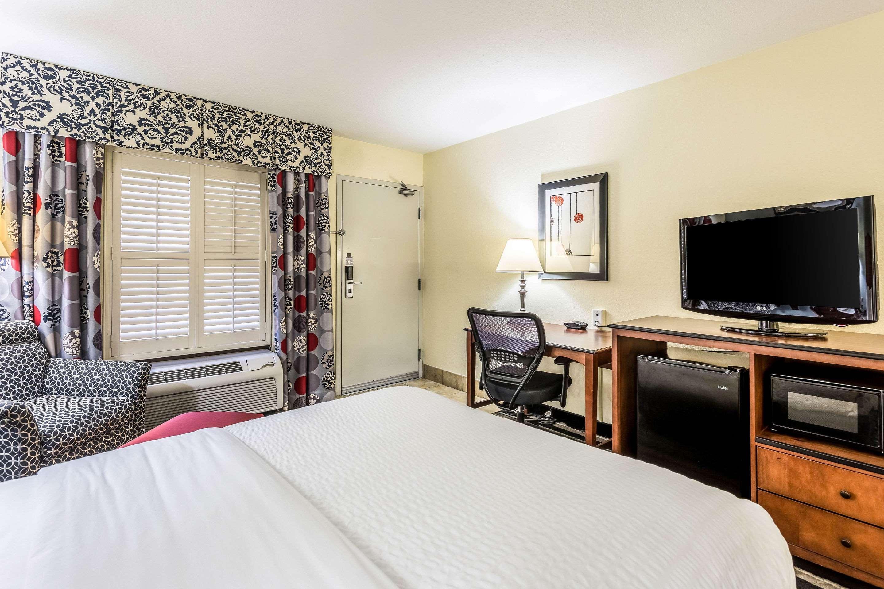 Clarion Pointe Huntsville Research Park Bagian luar foto