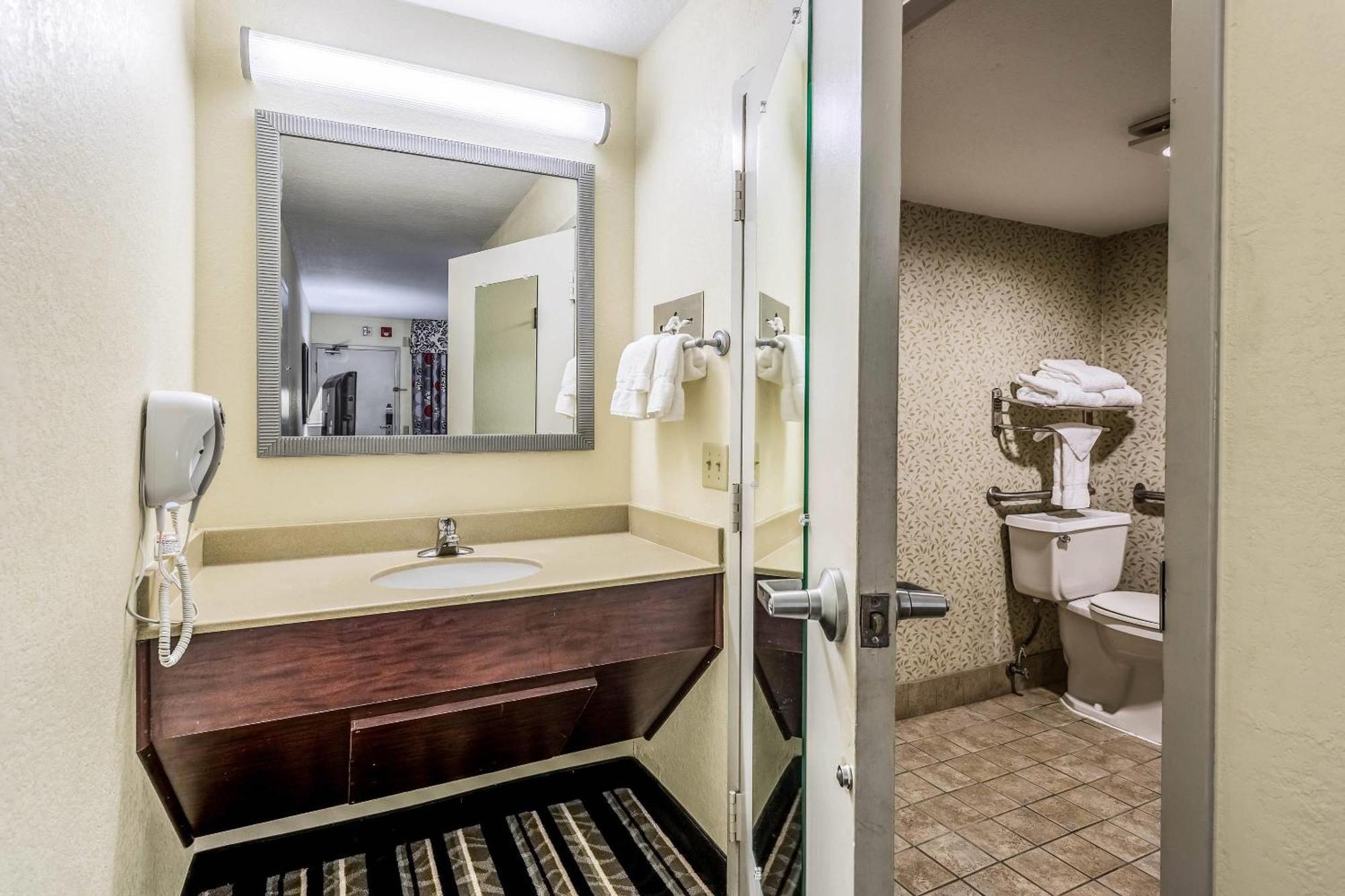Clarion Pointe Huntsville Research Park Bagian luar foto