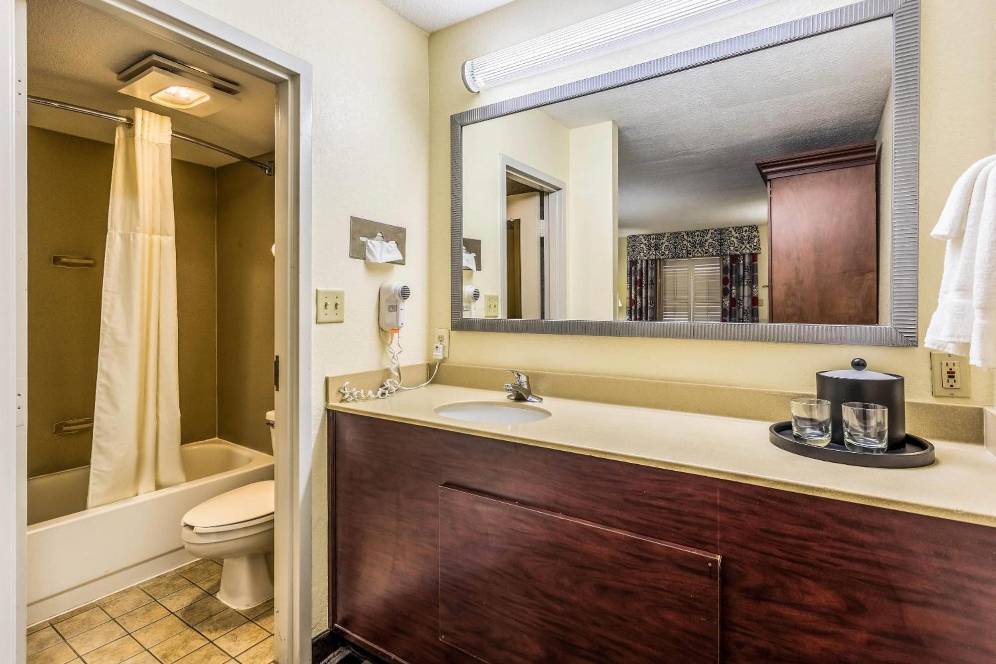Clarion Pointe Huntsville Research Park Bagian luar foto